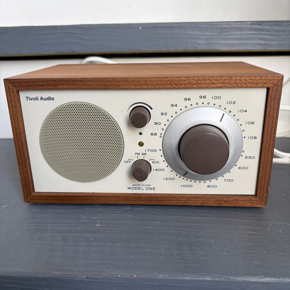 Tivoli Audio Radio Model One AM FM Henry Kloss Table Classic Walnut Beige